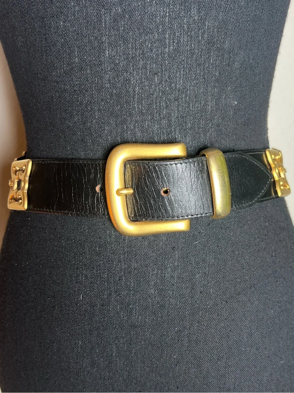ESCADA Avignon Vintage Black Leather Gold Buckle Decorative Square Chain Link S